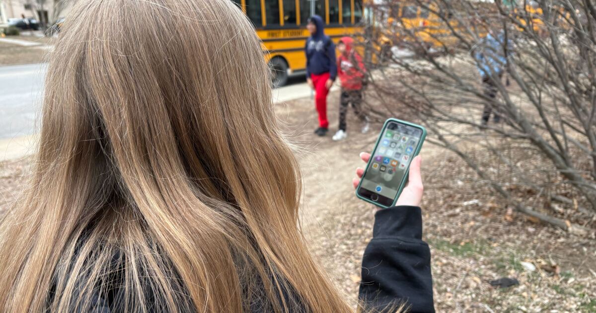 Banning phones in Kansas schools has bipartisan support. So why is a proposed law stalling?