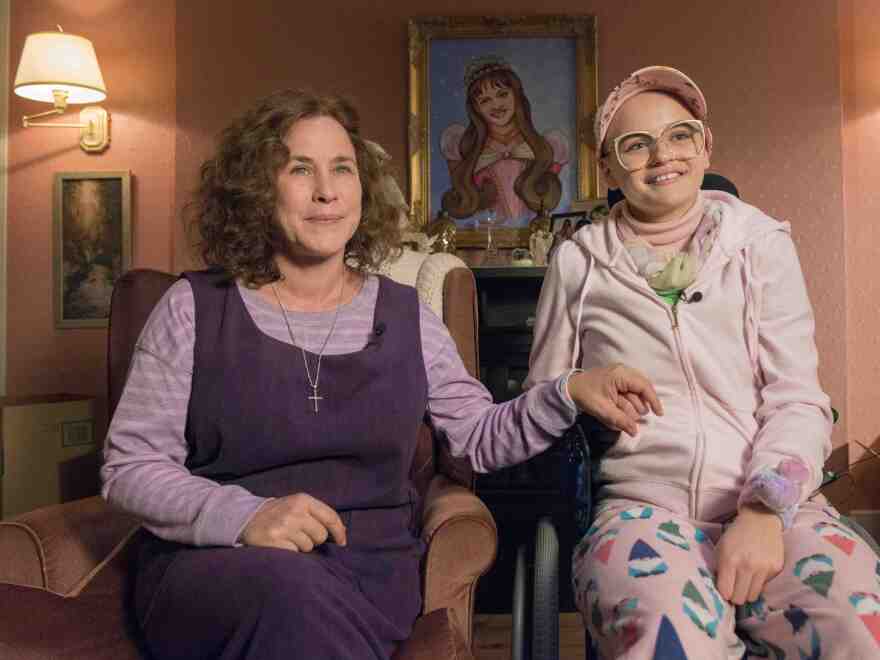 Patricia Arquette plays a mother who convinces the world that her daughter (Joey King) is seriously ill, in the Hulu series <em>The Act. </em>
