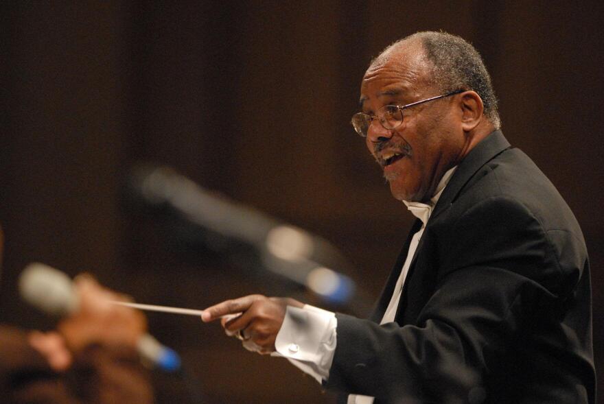 Robert Ray was founder of the Saint Louis Symphony’s IN UNISON Chorus and the director from it’s inception in 1994 to 2010.