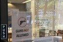 A Honolulu business displays a sign barring guns inside. (Jan. 18, 2025)