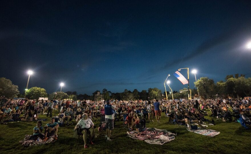 As the darkness set in, more folks arrived on the field. (Photo by Steve Johnson/WUFT News)