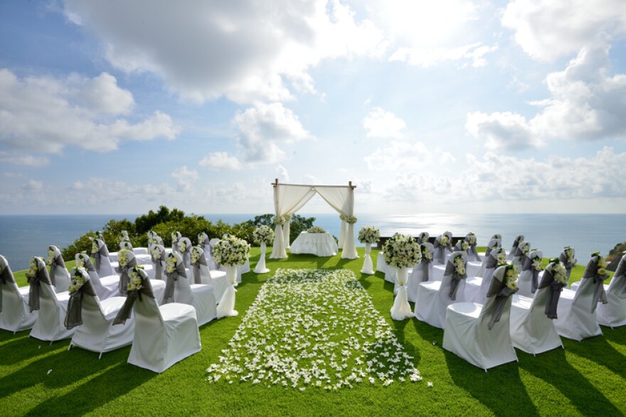 What happens when a wedding vendor doesn’t come through on their promises?