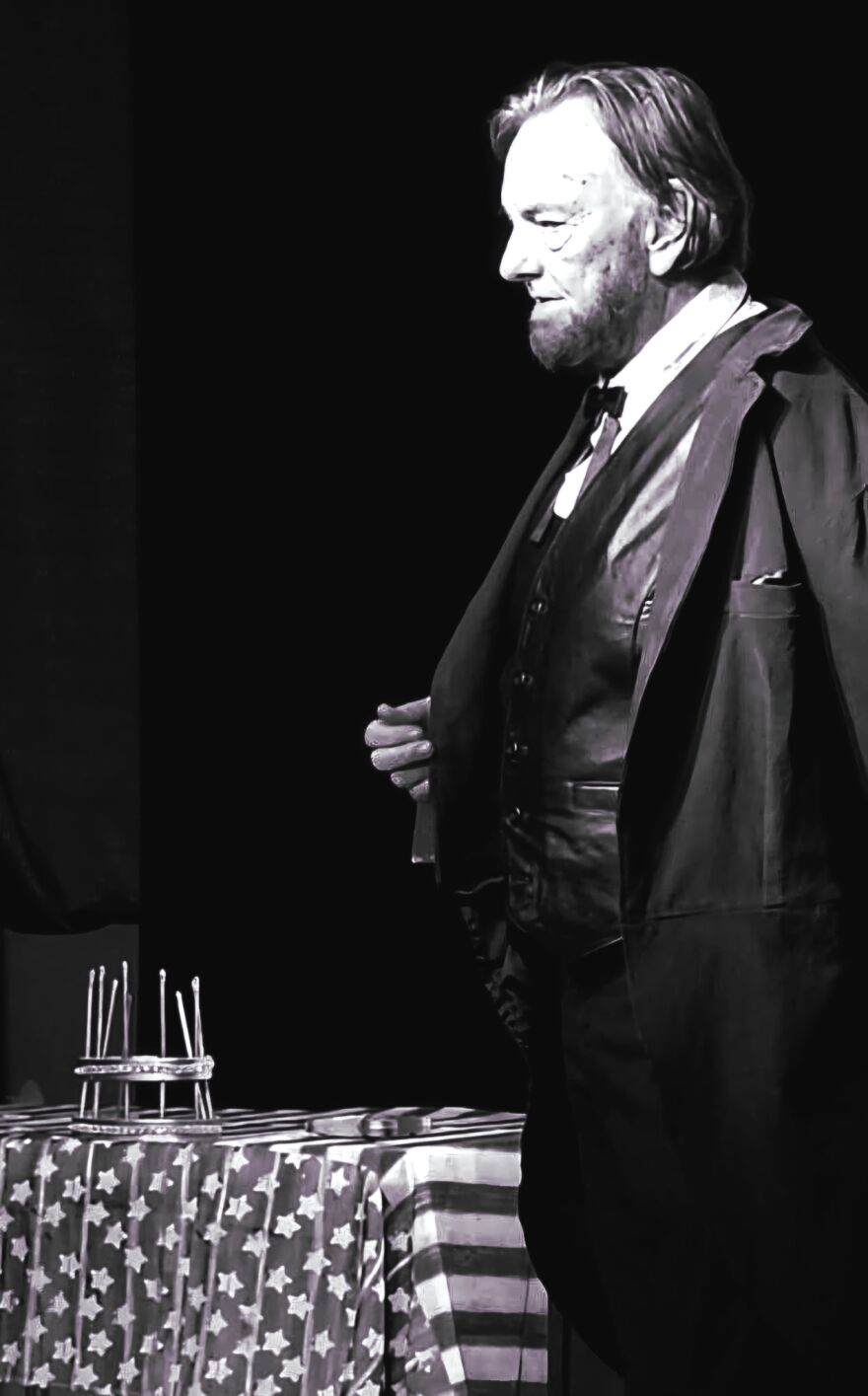Kim Curlee as Lincoln