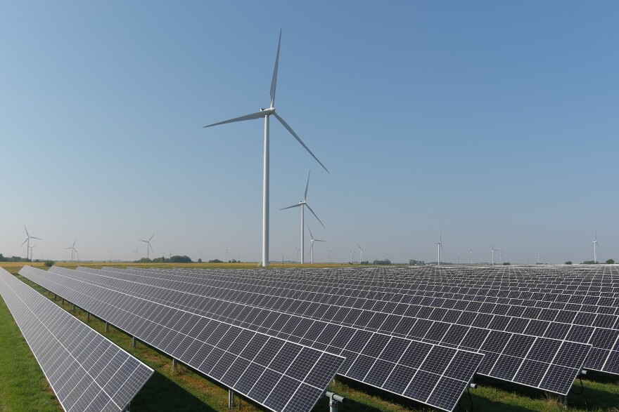 Photo of MidAmerican Energy wind and solar farm