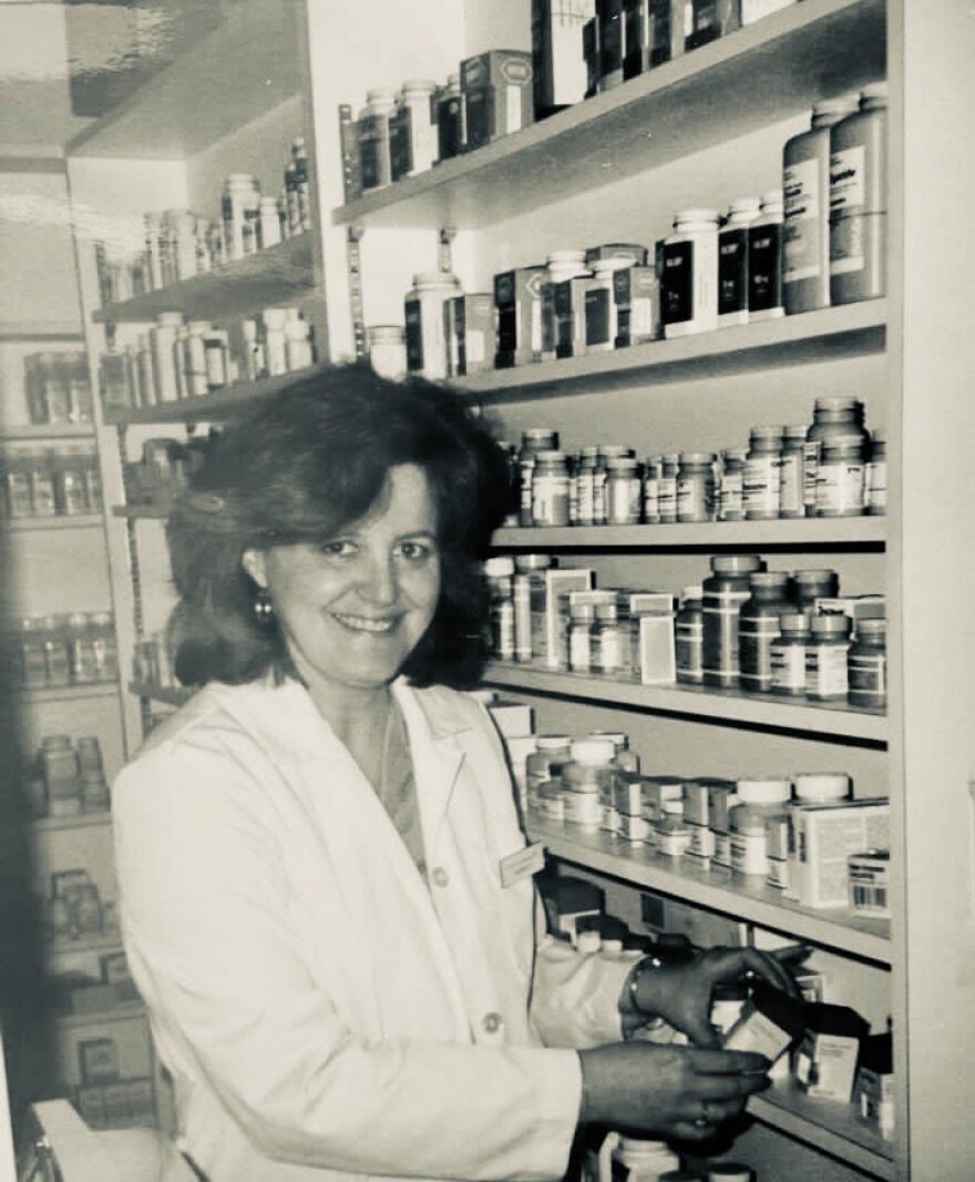 Vivian Garcia Leonard, a pharmacist, inspired her daughter and her granddaughter to follow in her footsteps.
