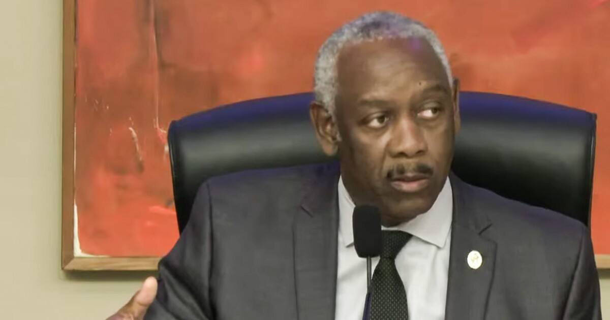 Orange County mayor gives feds deadline to resolve jail reimbursement rate for immigrant detainees