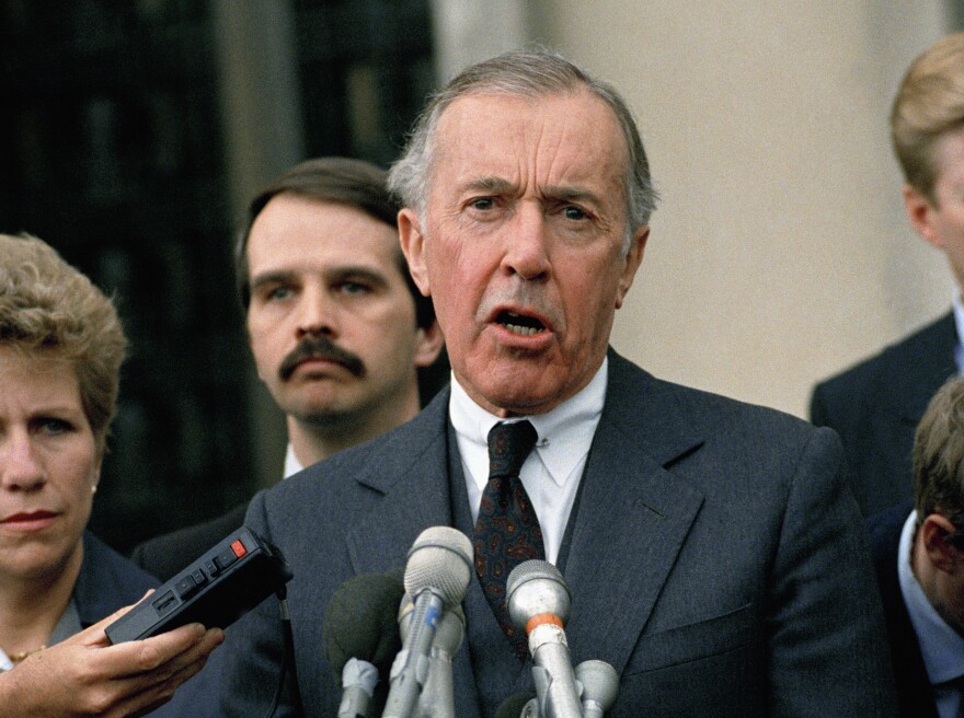 Iran-Contra special prosecutor Lawrence Walsh speaks to reporters in 1989.