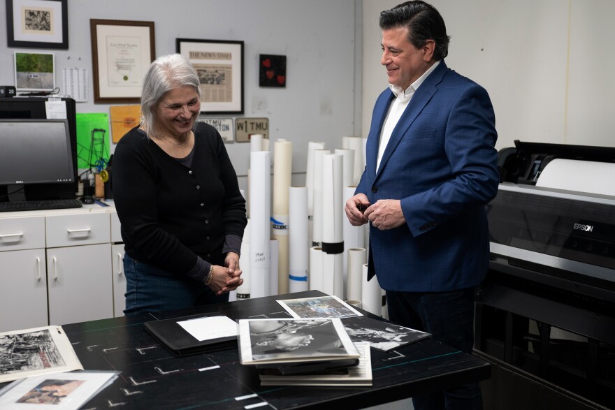 Host Ray Hardman interviews Adrienne Aurichio in Danbury, Conn. for “Where ART Thou?” as they look at Bill Eppridge's photograph of civil rights activist Fannie Lou Hamer from 1964. Aurichio is the widow and publishing collaborator of famed photojournalist Bill Eppridge. The moved to New Milford in 2004, where Adrienne still lives.