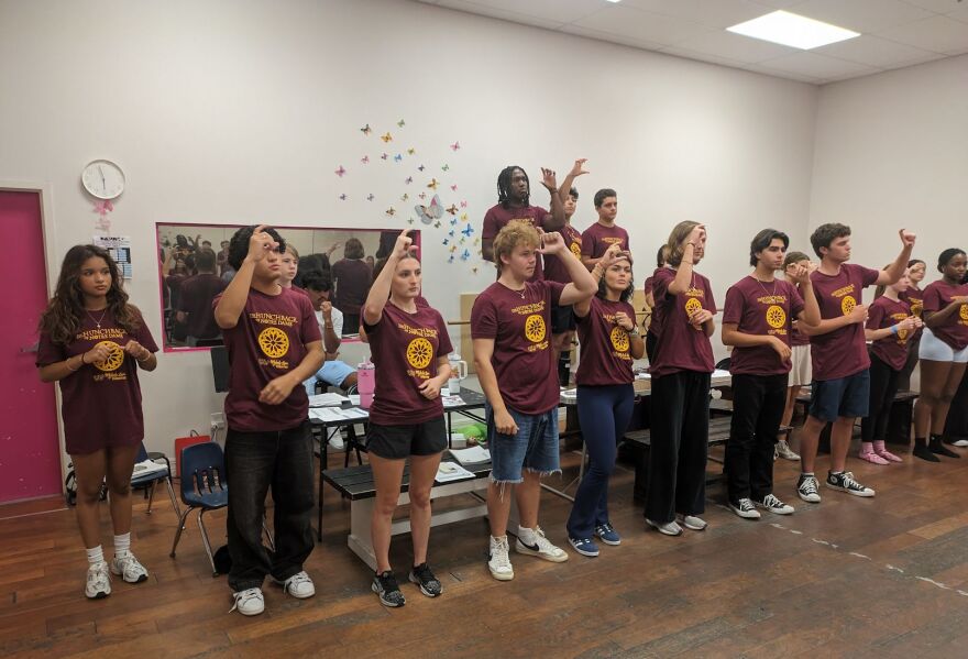 Cast of 'Hunchback of Notre Dame' learning to sign lyrics of 'Finale Ultimo'