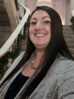 phot of a woman smiling 