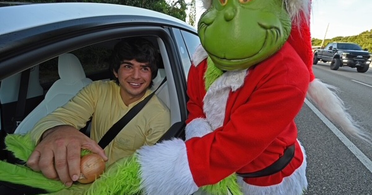 'Officer Grinch' gives Florida Keys drivers onions instead of tickets