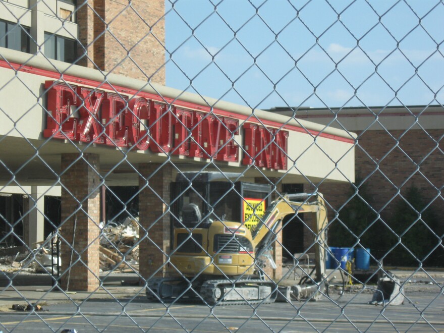 Owensboro's Executive Inn, days before it was demolished by controlled explosion