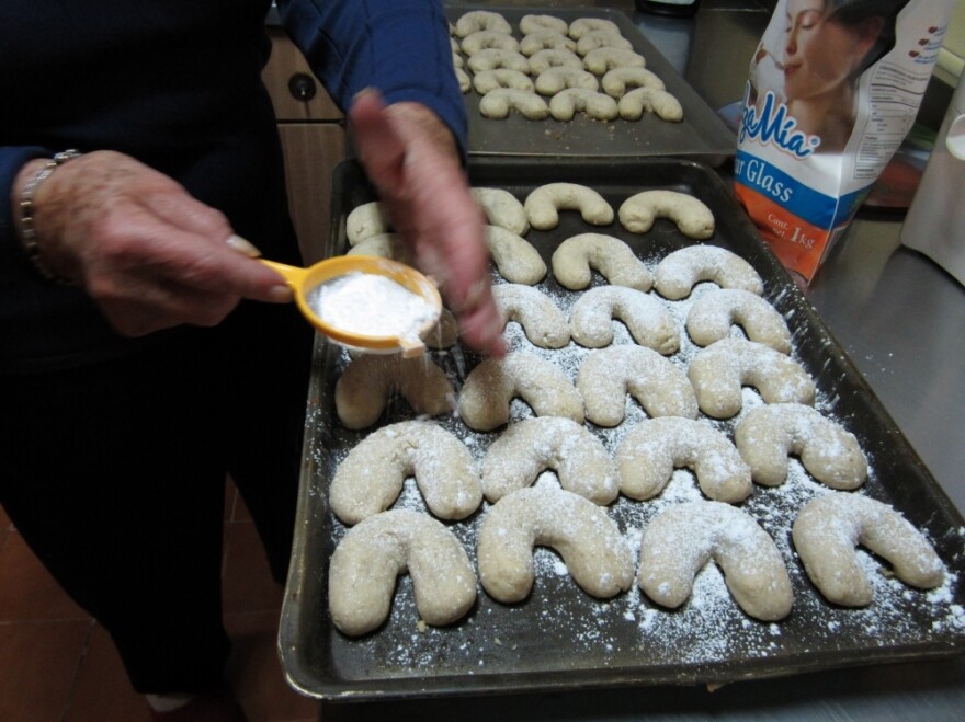 Dora Schmidt prepares a batch of <em>Cuernito</em> butter walnut cookies.