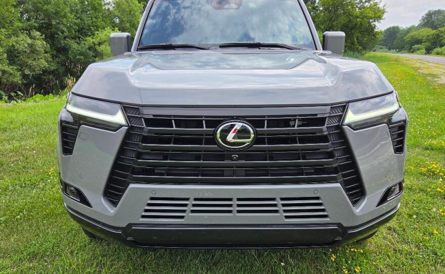 2026 Lexus GX 550 Luxury nose