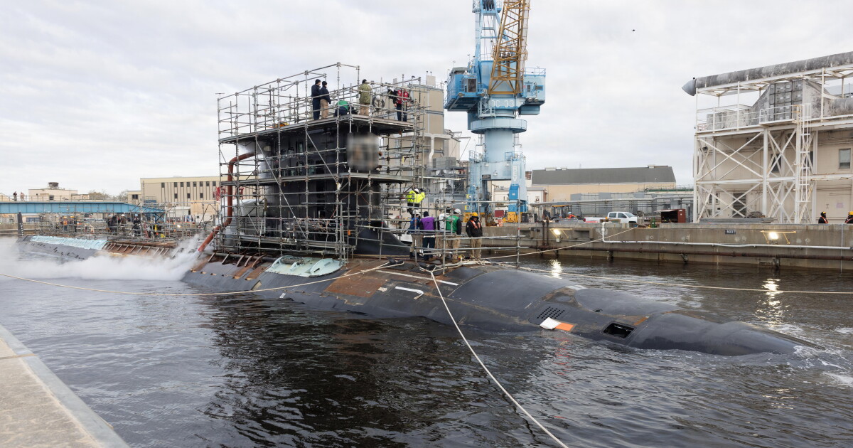 A new report says Norfolk Naval Shipyard has to juggle aging infrastructure and massive upgrades