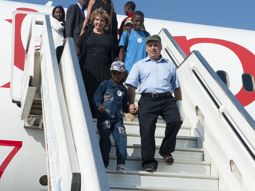 Natan Sharansky, chairman of The Jewish Agency, and Sofa Landver, Israel's Minister of Immigrant Absorption, arriving in Israel with the final large group of Ethiopian Jews to be allowed to immigrate to Israel.