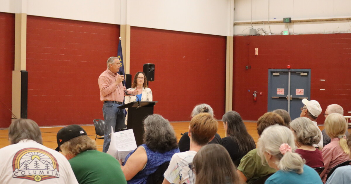 Oregon Sen. Jeff Merkley, U.S. Rep. Val Hoyle, raise concerns about corruption in Springfield townhall