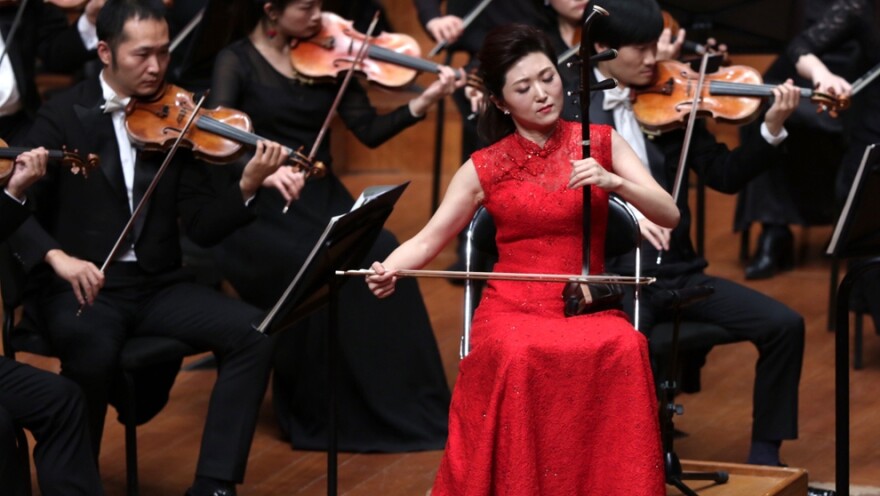 Erhu artist YU Hongmei performed Erhu concerto Amanisha.