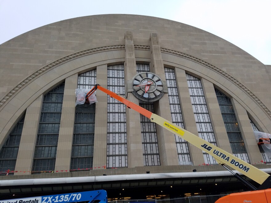 All of the front windows were removed, cleaned and repaired, and reinstalled, as evidenced in this January 2017 image.
