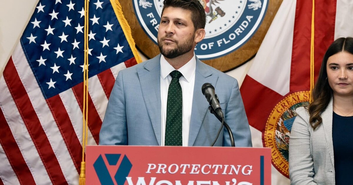 Florida Ag Uthmeierは、年齢検証法を無視するためにアダルトビデオサイトを訴えています