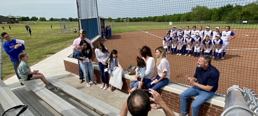 The family of Doug Thomas unveils the memorial plaque that names the facility after him.