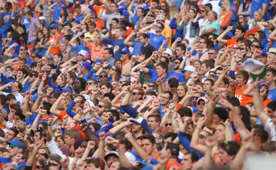 With the score all tied up at 10-10 in the third quarter, the Rowdy Reptiles make some noise.