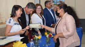 A Plazas Comunitarias graduate receives her adult education certificate. (Credit: Consulate of Mexico in Seattle)