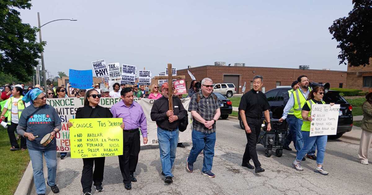Northern Illinois residents show solidarity with immigrants in the greater Chicagoland area
