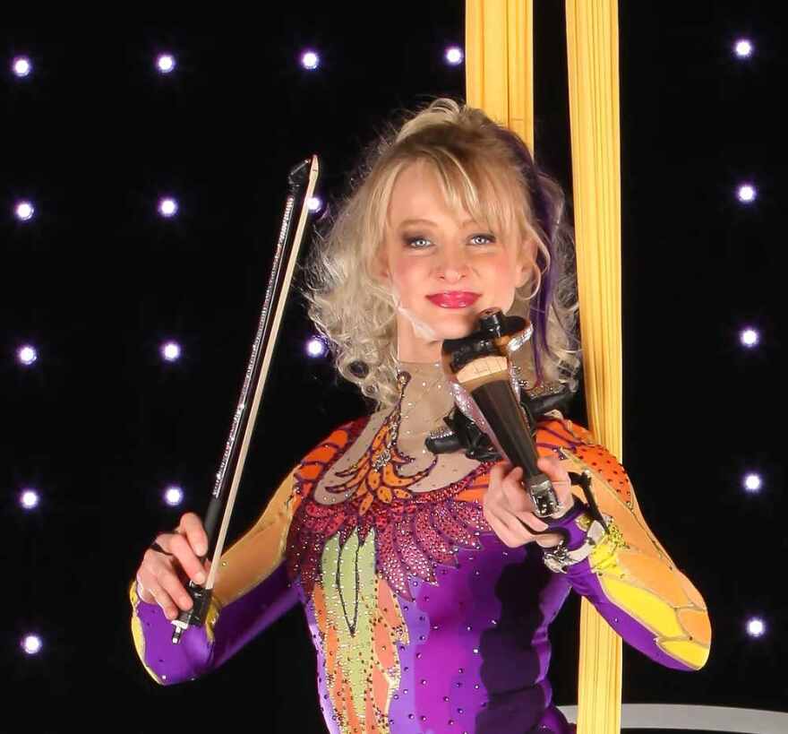 Following her critically acclaimed debut on solo violin at Carnegie Hall, Martin toured the world as a featured guest soloist. 