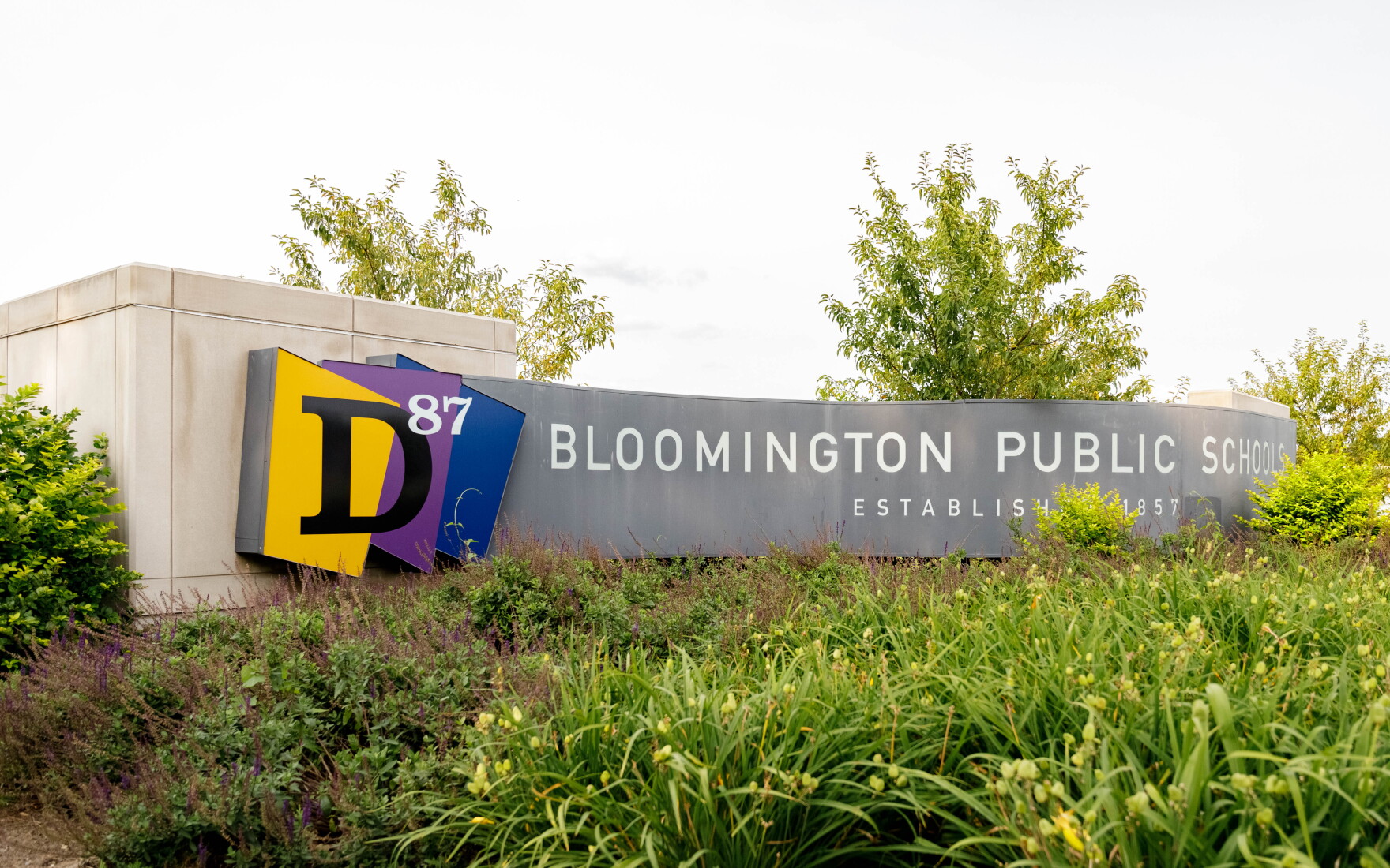 District 87 School Board Approves Contract With Teachers Union WGLT
