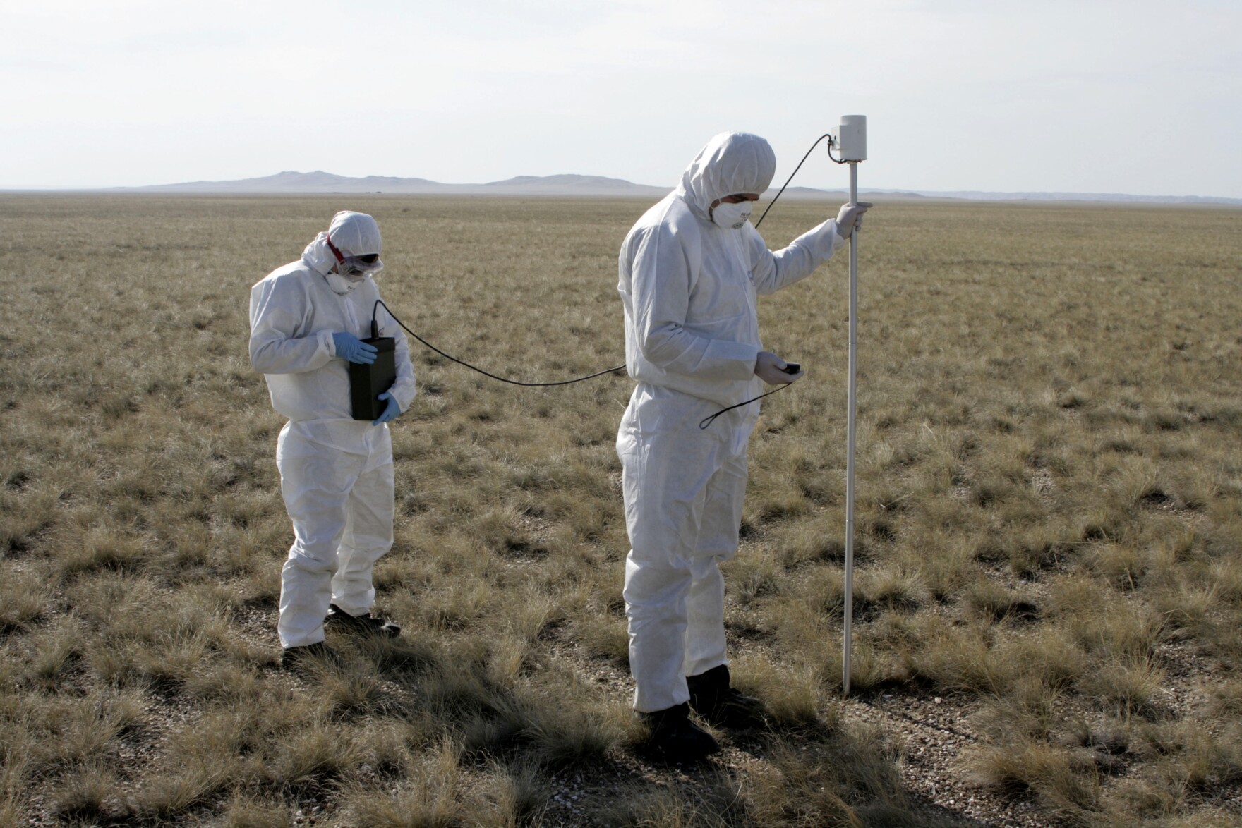 атомный полигон в казахстане. семипалатинский полигон радиация. семипалатинский ядерный полигон животные. радиационный фон. радиация на полигоне.