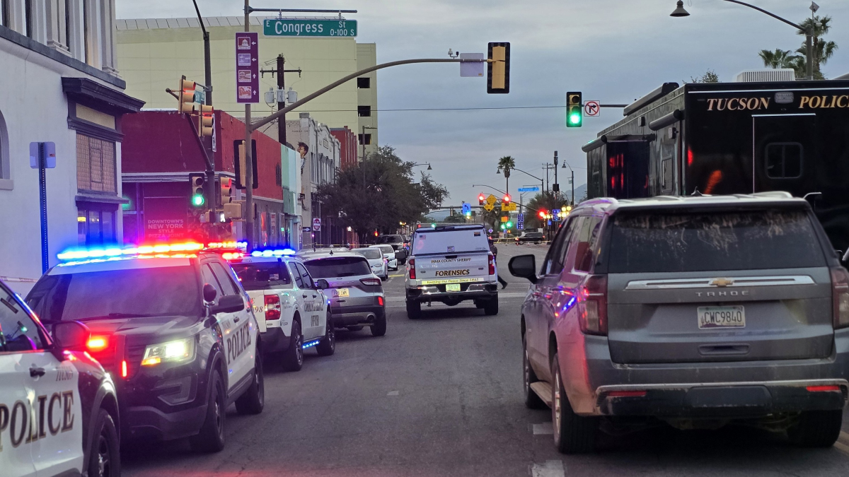 10 people wounded in Tucson shooting early Sunday; suspect shot by police