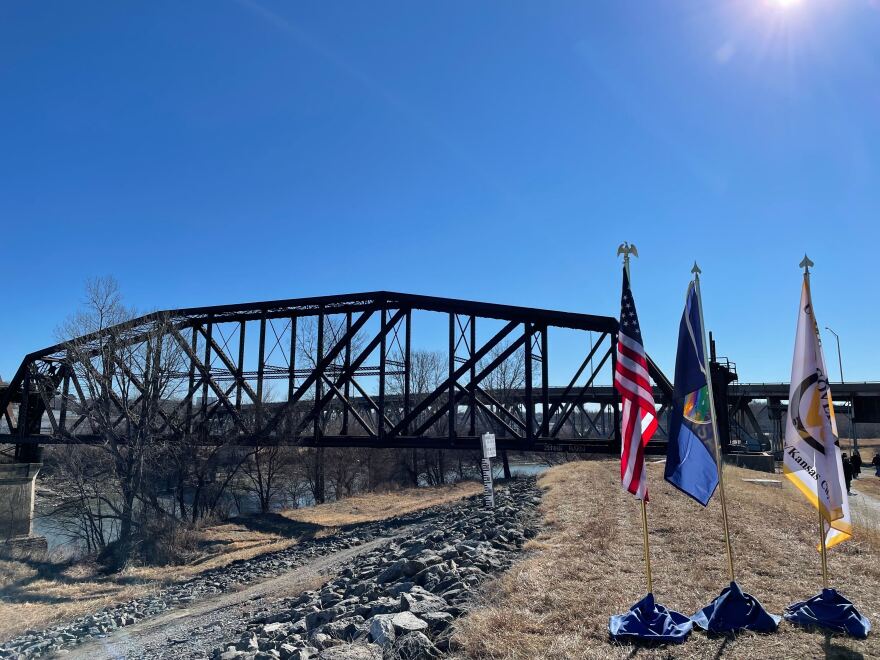 A picture of the Rock Island Bridge.