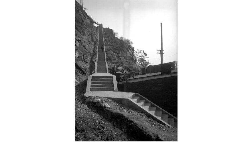 steps_to_the_bluff.png