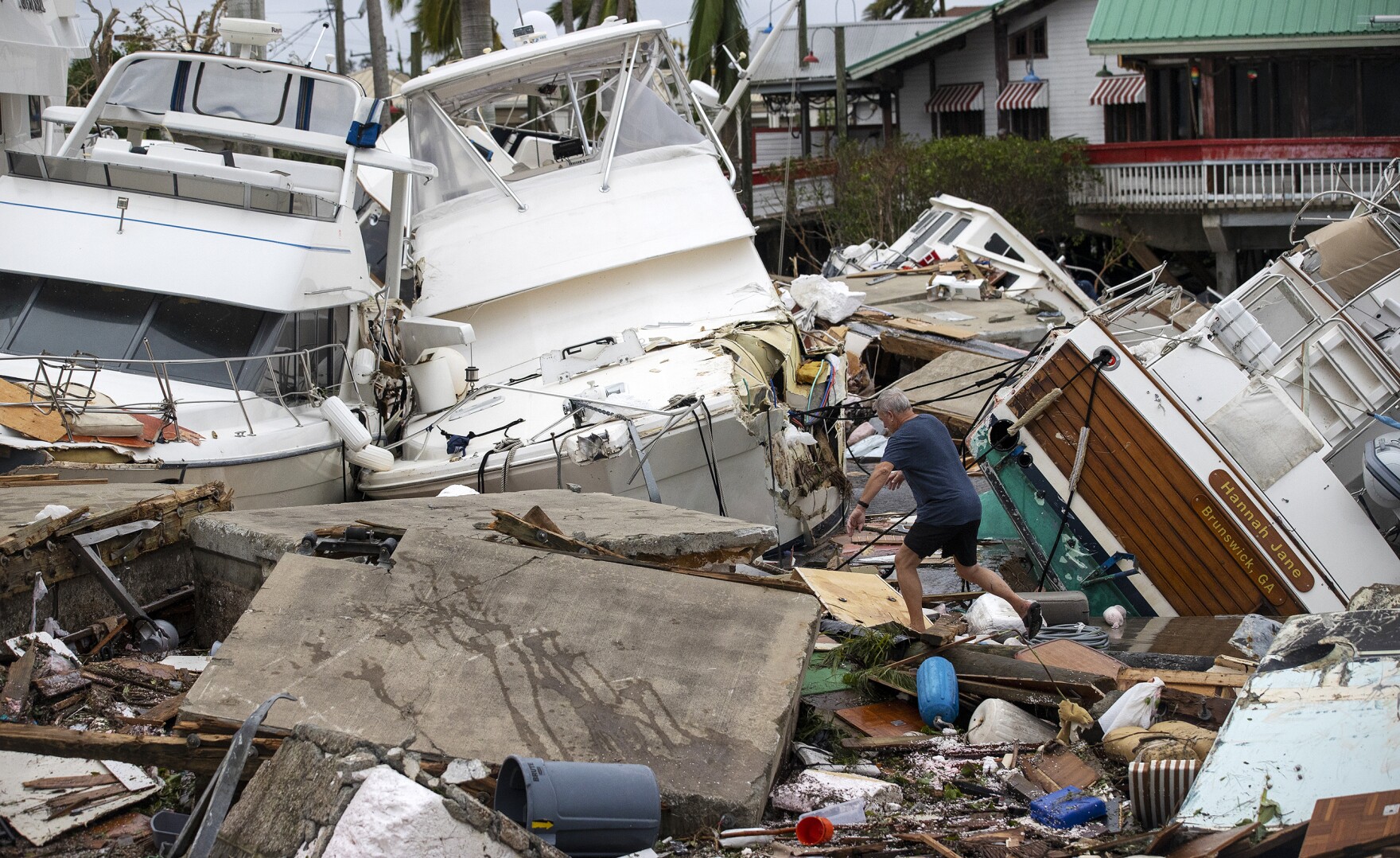 Fort Myers photographer captures powerful images in Hurricane Ian's