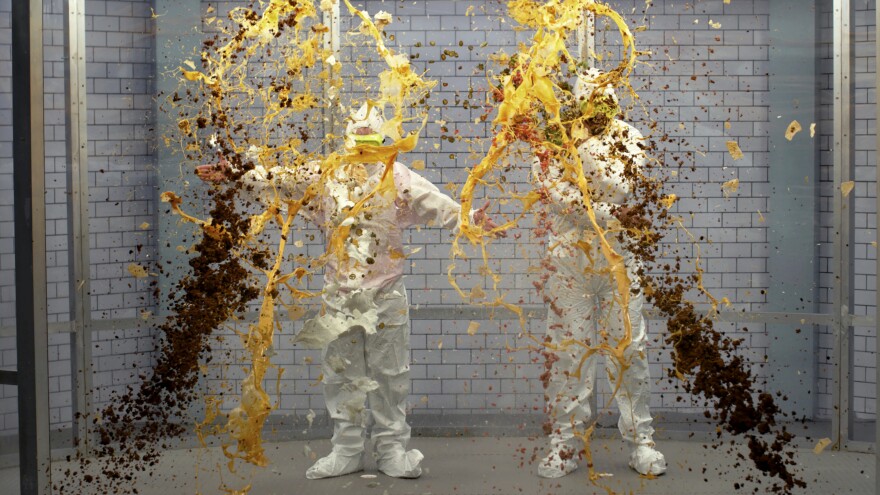 Two chefs get blasted in the face with a mystery entree on <em>Dishmantled</em>. I smell a Peabody! No, wait — marinara sauce. My mistake.