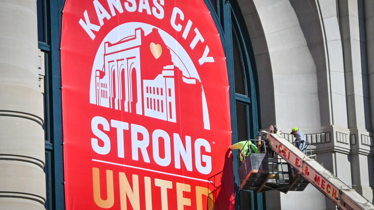 2 adults charged with murder of Lisa Lopez-Galvan at Chiefs parade: 'We are not done yet' - Vimarsana News