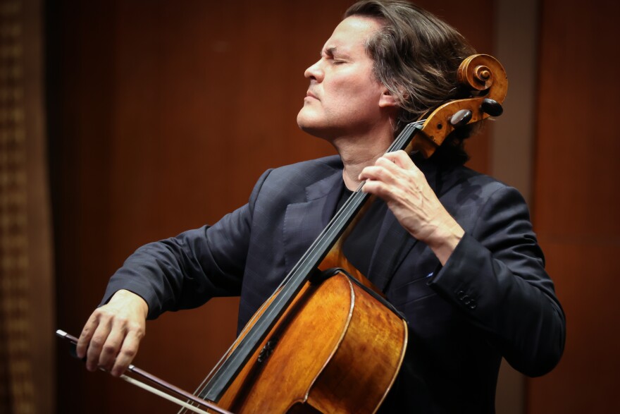 Cellist Zuil Bailey