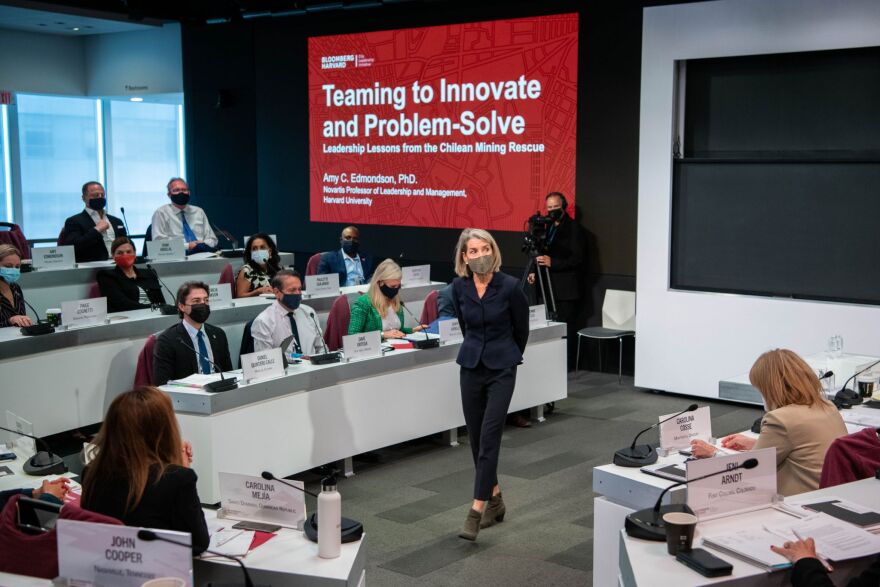 Harvard Professor Amy Edmonson presenting to this years mayoral participates of the Bloomberg Harvard City Leadership Initiative.