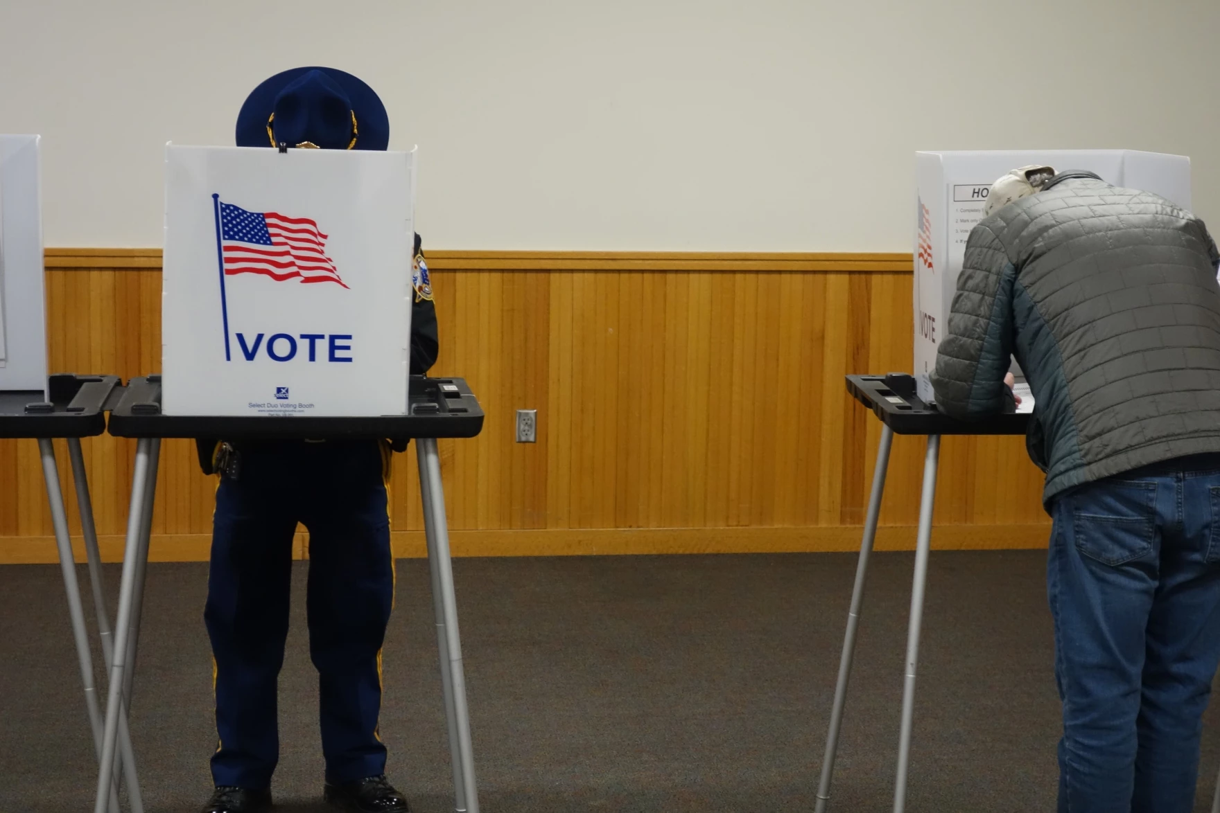 Kreiss-Tomkins, Begich, Wilson and Bronson lead in governor primary results