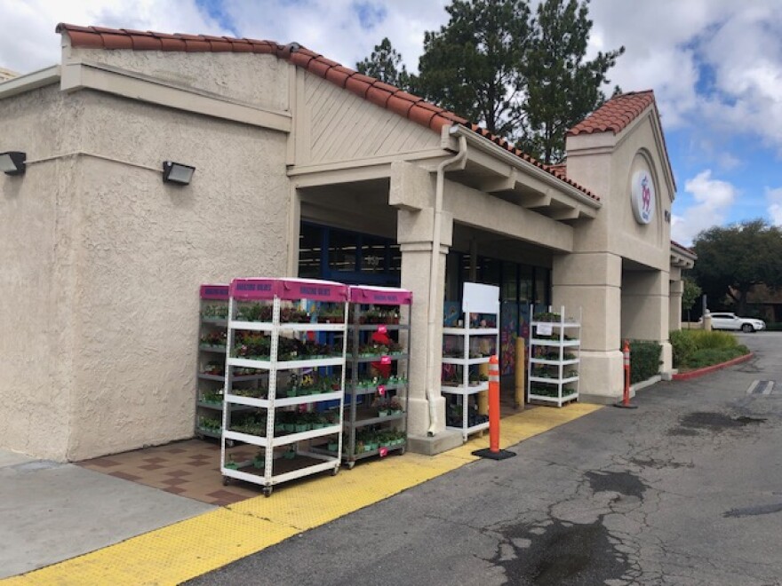 The 99 Cents Only Store in Thousand Oaks is one of more than 370 slated for closure, as the parent company goes out of business.