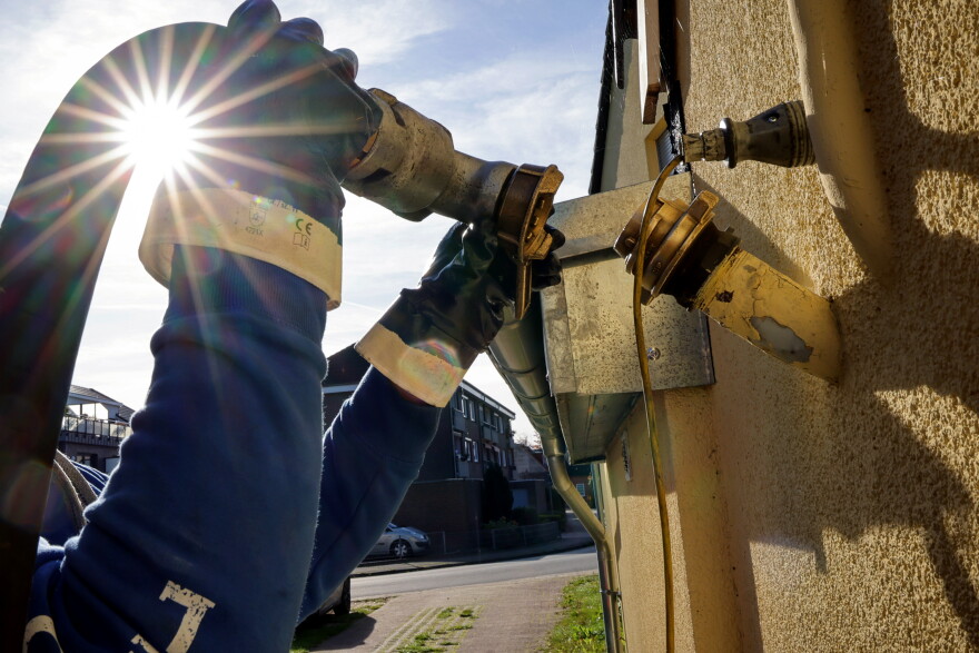 FILEt: Heating oil delivery, Connecticut heating oil prices top $6 a gallon.