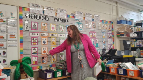 Paw Creek Elementary School teacher Stacy McGuffee teaches her class about vowel sounds.