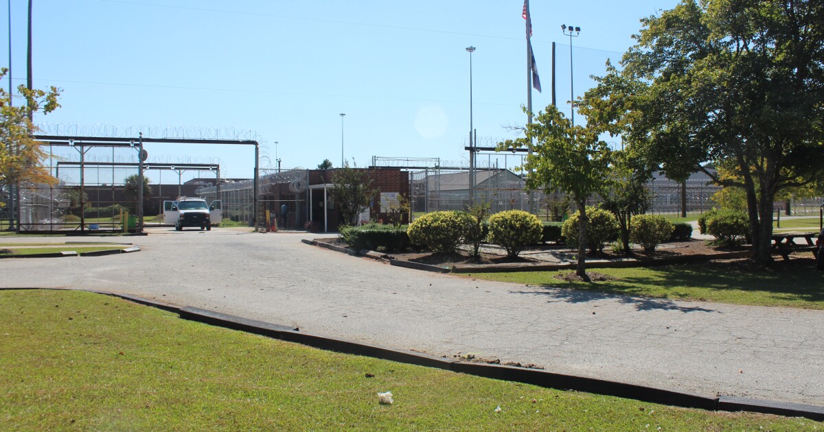 Five S.C. corrections officers indicted for smuggling cell phones and drugs South Carolina