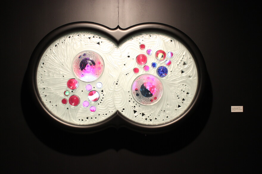 The museum was founded by philanthropist and local glass artist Trish Duggan. It highlights 500 works from 55 artists in the American studio glass movement.