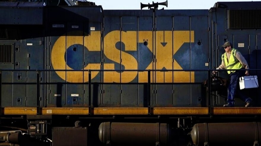 train with "CSX" on side 