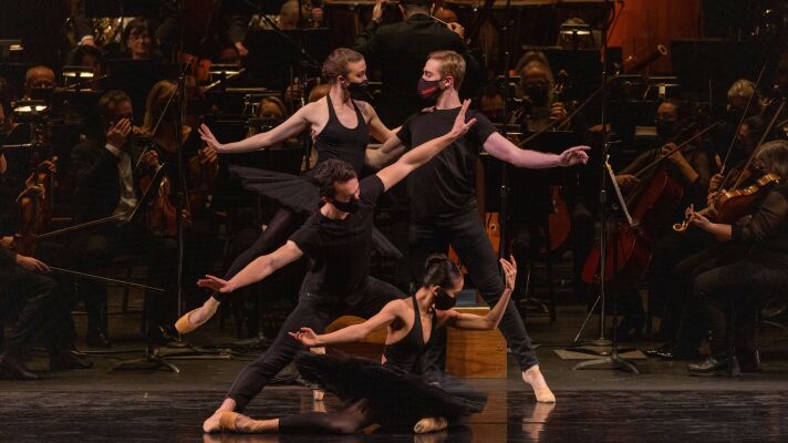 #instaballet performs crowd-sourced choreography during Fauré’s Pavane.