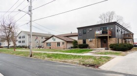 El tiroteo ocurrió en la cuadra 700 de Franklin Avenue en Normal. Es una zona situada justo al sur de las vías del tren, con una mezcla de apartamentos y casas ubicadas entre ISU y el complejo Carle BroMenn Medical Center.