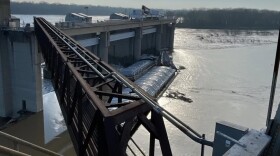 Ten barges broke free from a vessel near the entrance to the Portland canal in Louisville early Tuesday morning, three ended up pressed against the McAlpine Dam.