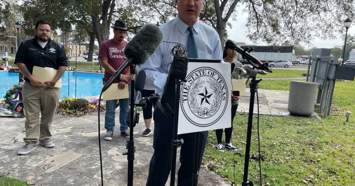 Uvalde lawmaker will propose 300 million compensation fund for Robb Elementary victims KERA News
